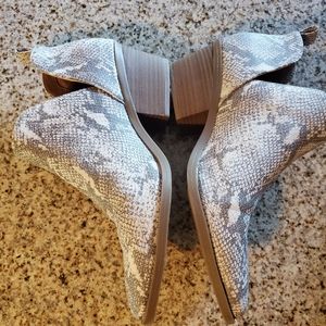 Universal Thread Goods Co. memory foam boots